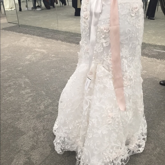 Wedding Dress - Picture 7 of 8